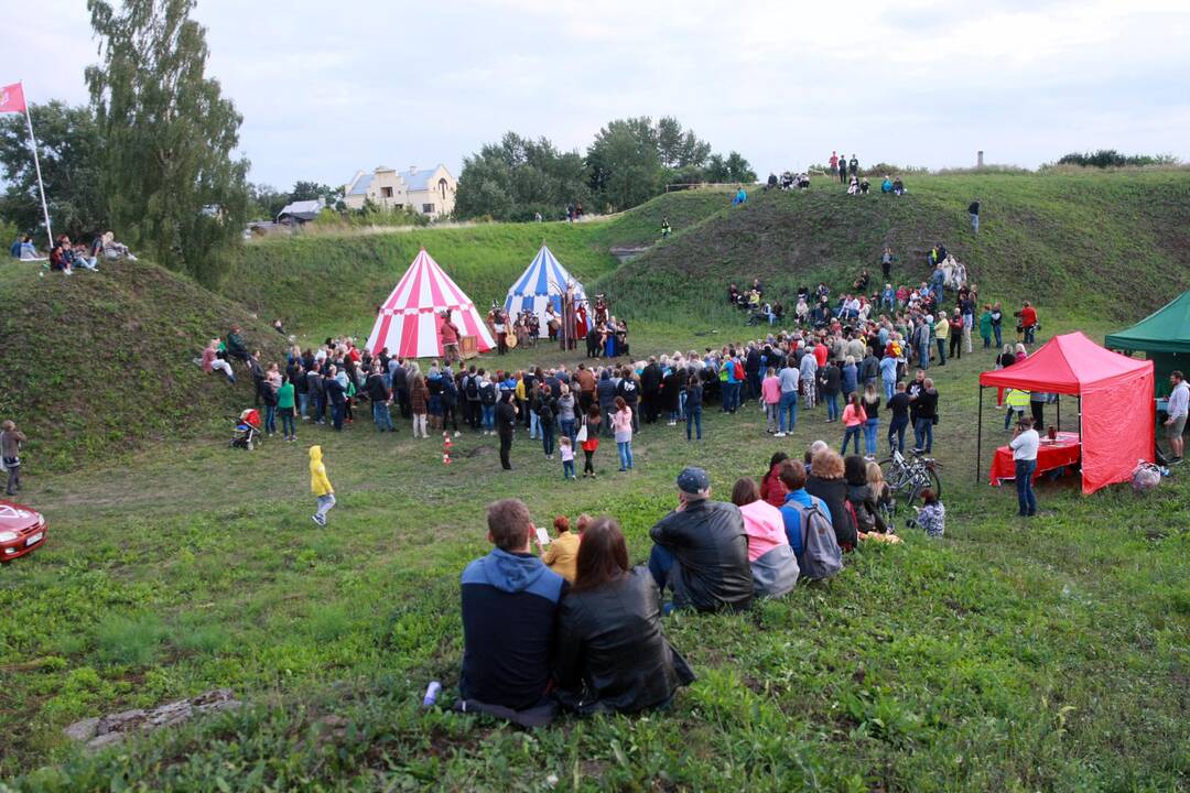 Kauno tvirtovės aštuntame forte viduramžių dvasia.