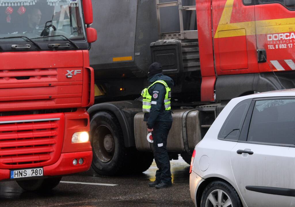 Kontrolės postai Kaune pradėjo savo darbą