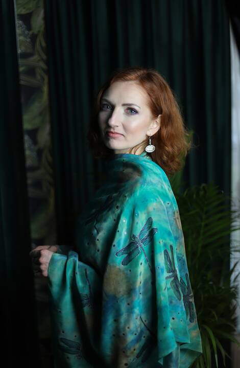 Magija: tapymą ant šilko A.Urbonienė vadina meditacija, leidžiančia išreikšti kūrybinius sugebėjimus, nuotaiką ir emocijas.