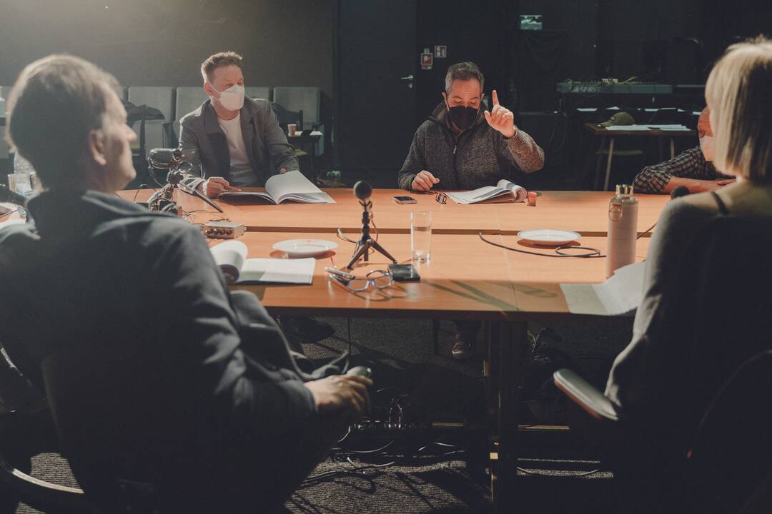 Prasmė: netradicinio teatro meno projekto kūrėjai (iš kairės) A. Ivanovicius, B. Watsons ir Ch. Abrahamas padeda auditorijai pažvelgti į save iš šalies.