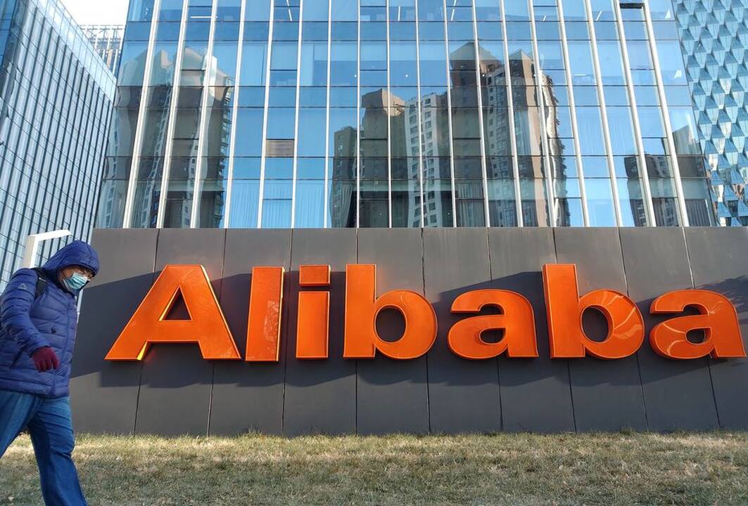 Kinijos prekybos milžinė „Alibaba“ kratosi kaltinimų, kad padeda valdžiai sekti uigūrus