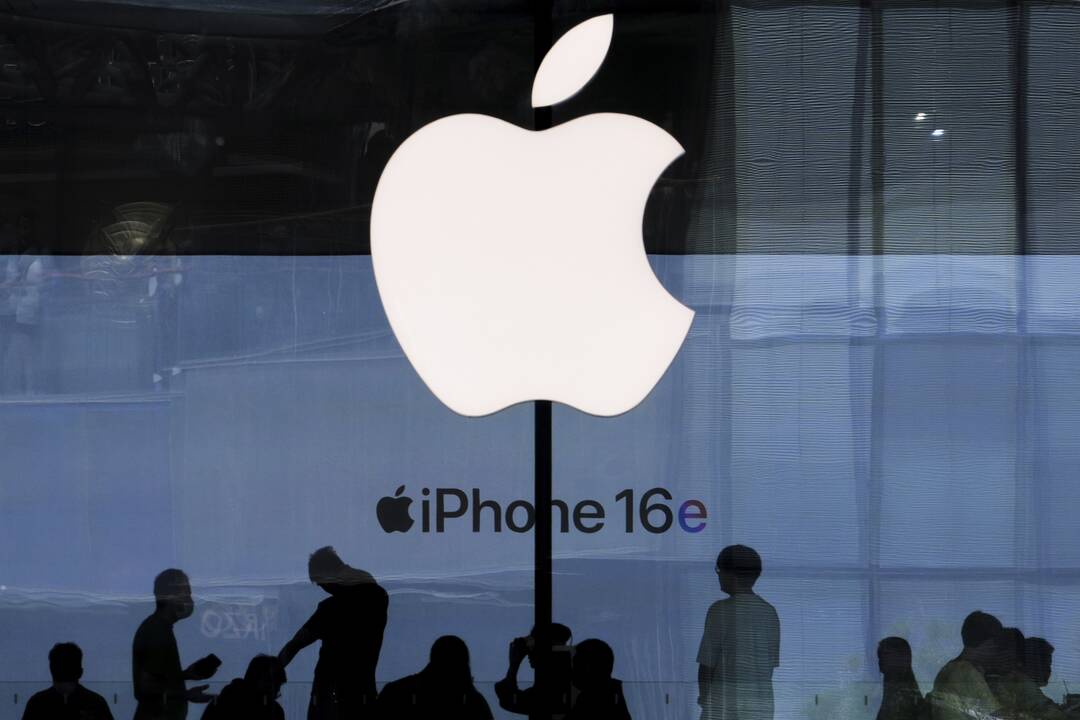 Trumpas pagrasino įvesti muitą „Apple“ produktams