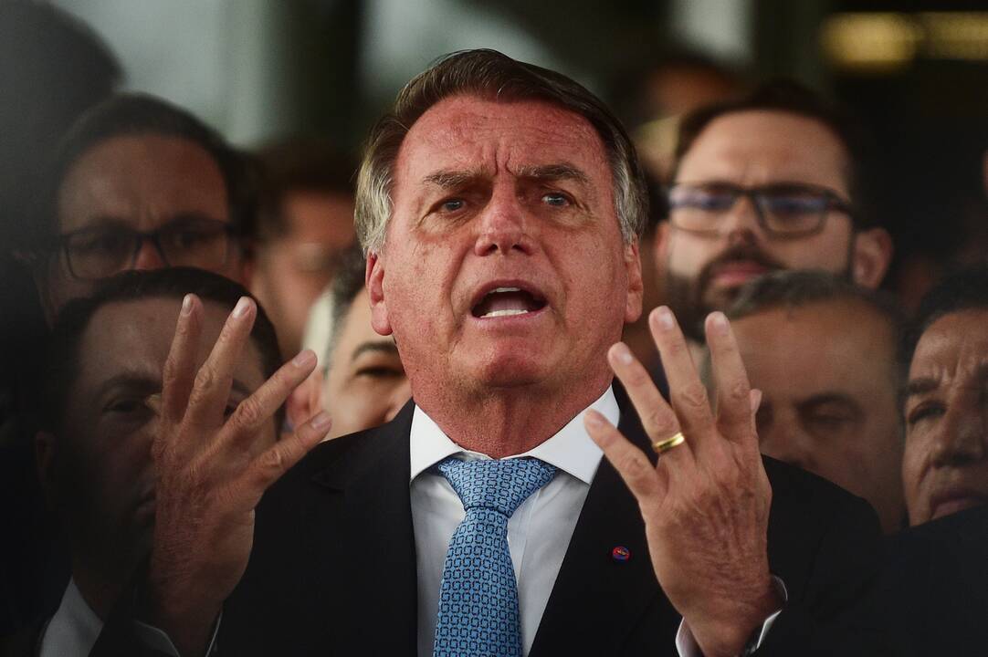 Buvęs Brazilijos prezidentas Bolsonaro stos prieš teismą