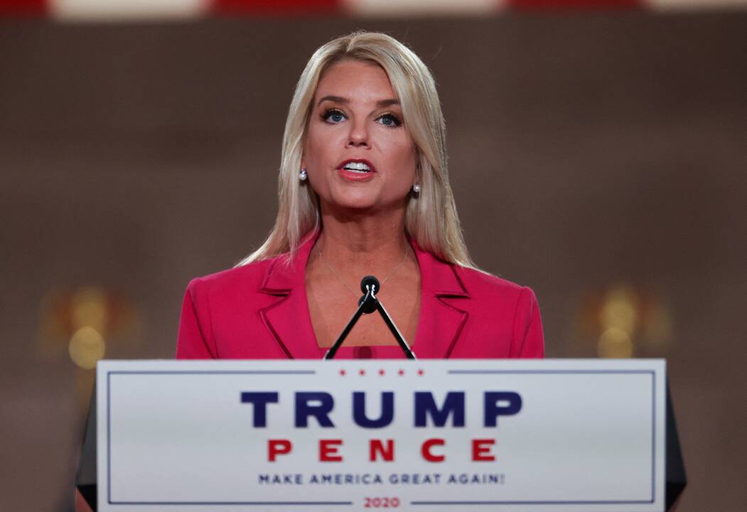 JAV generaline prokurore patvirtinta Trumpo bendražygė Pam Bondi