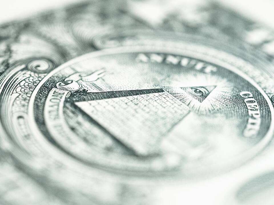 JAV prekybos deficitas artėja prie trilijono dolerių
