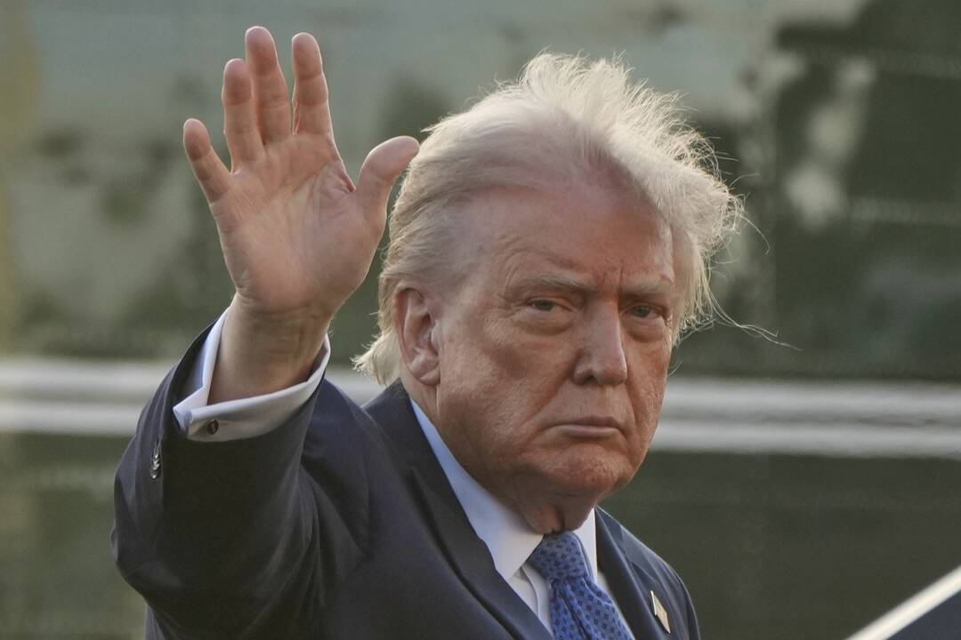 Trumpas paskelbė apie interviu su žurnalistu, sukėlusiu skandalą dėl Pentagono pokalbių