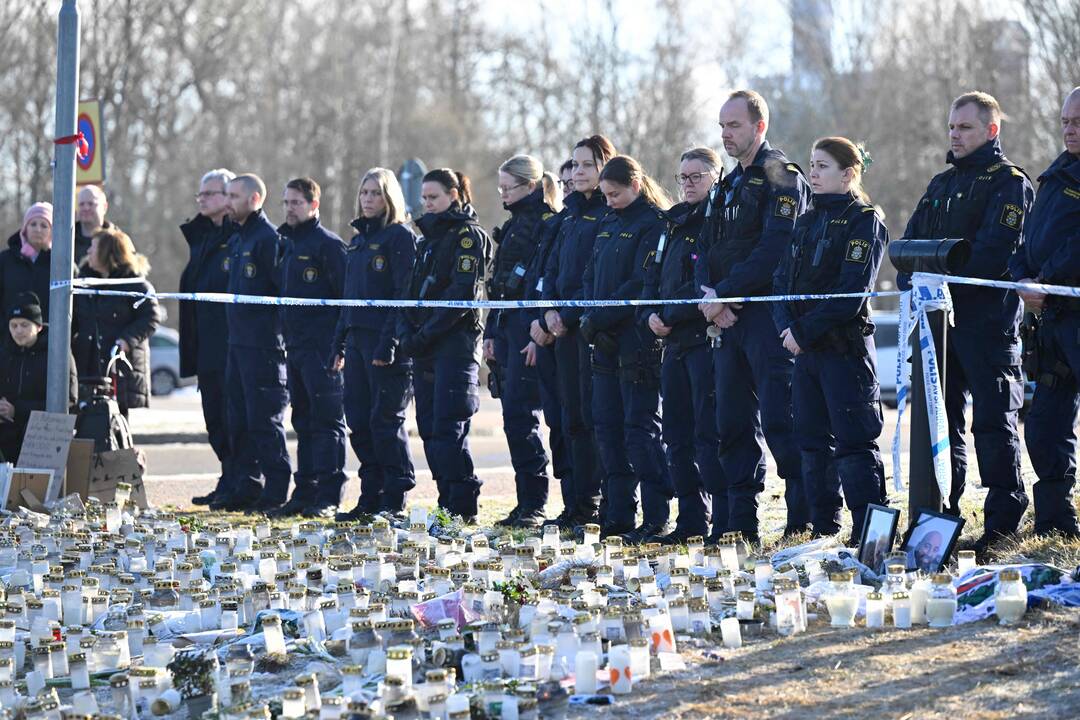 Švedija nacionaline tylos minute pagerbė Erebru žudynių aukas