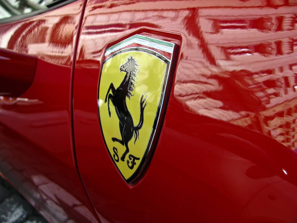 „Ferrari“ Europoje priims mokėjimus kriptovaliutomis