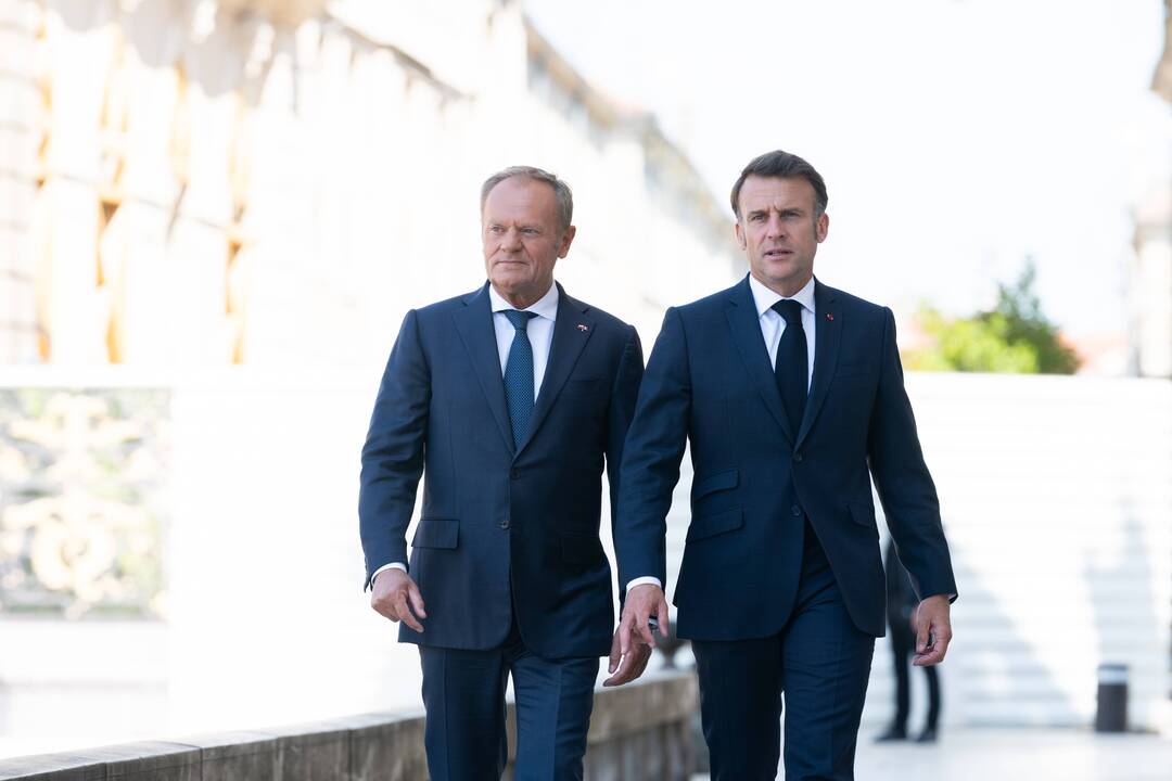 Macronas ir Tuskas pasirašė sutartį, stiprinančią dvišalius ryšius