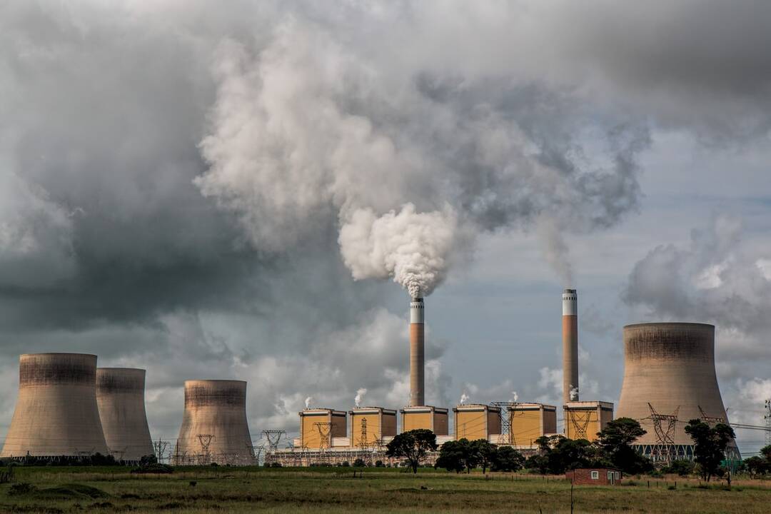 Kovos su klimato kaita grimasos: anglių suvartojimas pasaulyje pasiekė naują rekordą