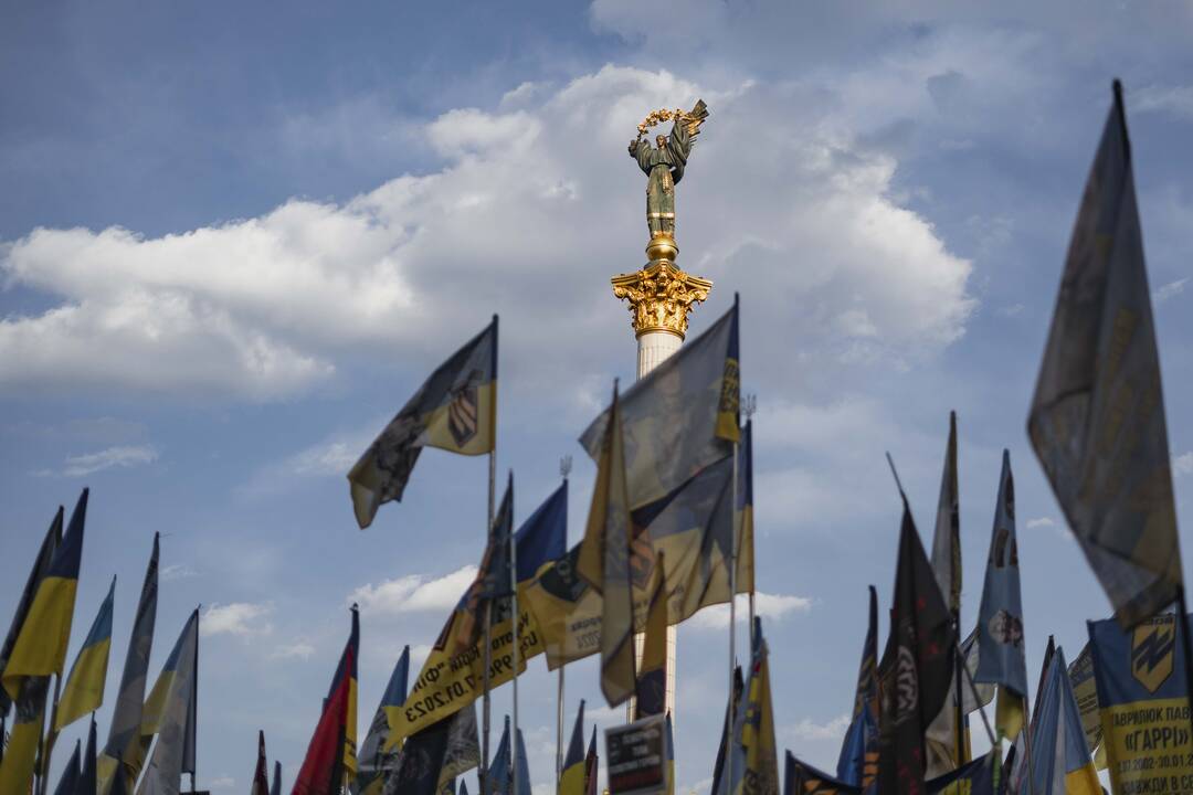 Apklausa: pusė ukrainiečių yra prieš teritorijų atidavimą