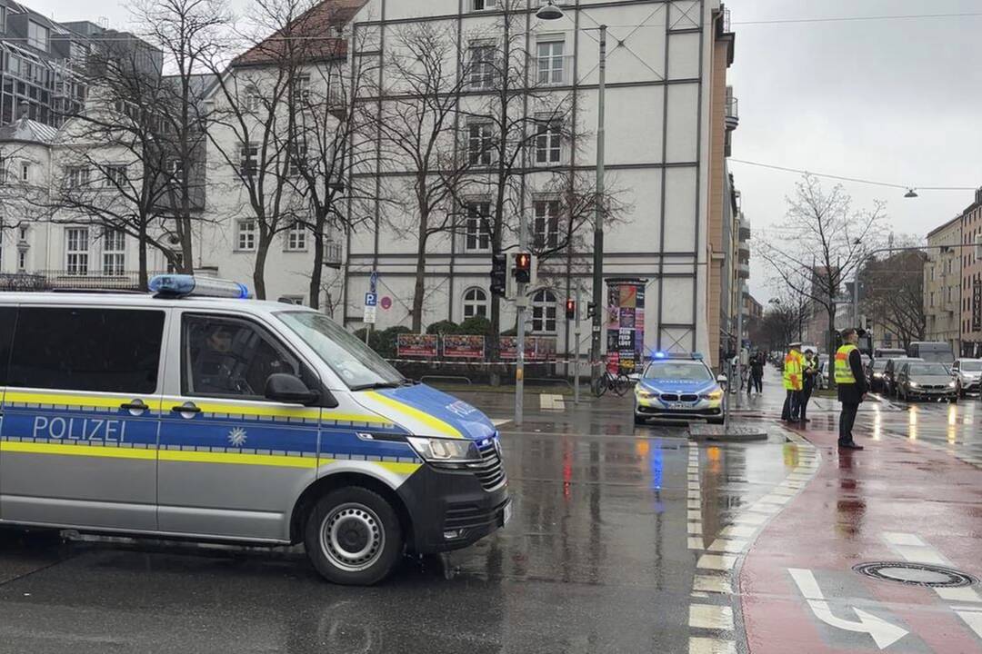 Miunchene automobiliui įvažiavus į minią sužeisti keli žmonės