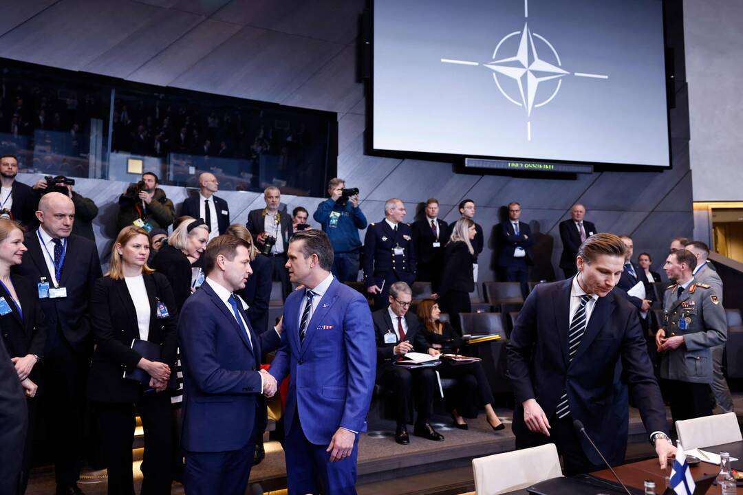 NATO sąjungininkai reikalauja, kad Europa ir Ukraina būtų įtrauktos į taikos derybas