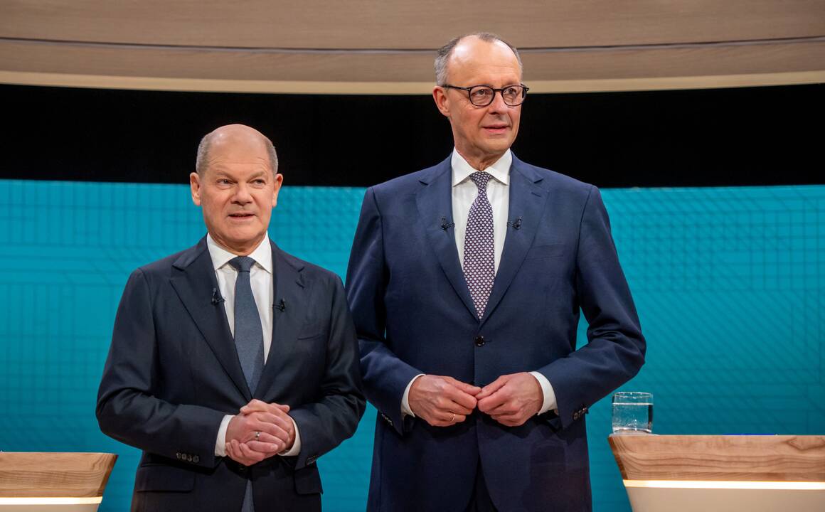 Scholzas ir jo varžovas Merzas žada vengti kraštutinių dešiniųjų