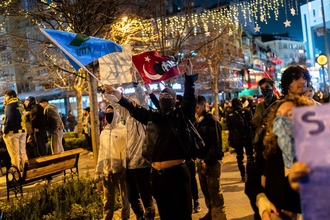 Įkalintas Stambulo meras praneša, kad jo advokatas buvo sulaikytas