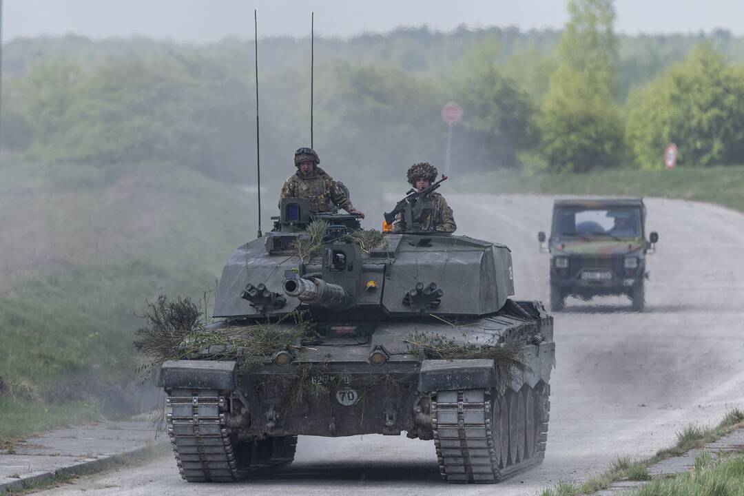 Britų kariai gali papildyti NATO misijas Balkanuose