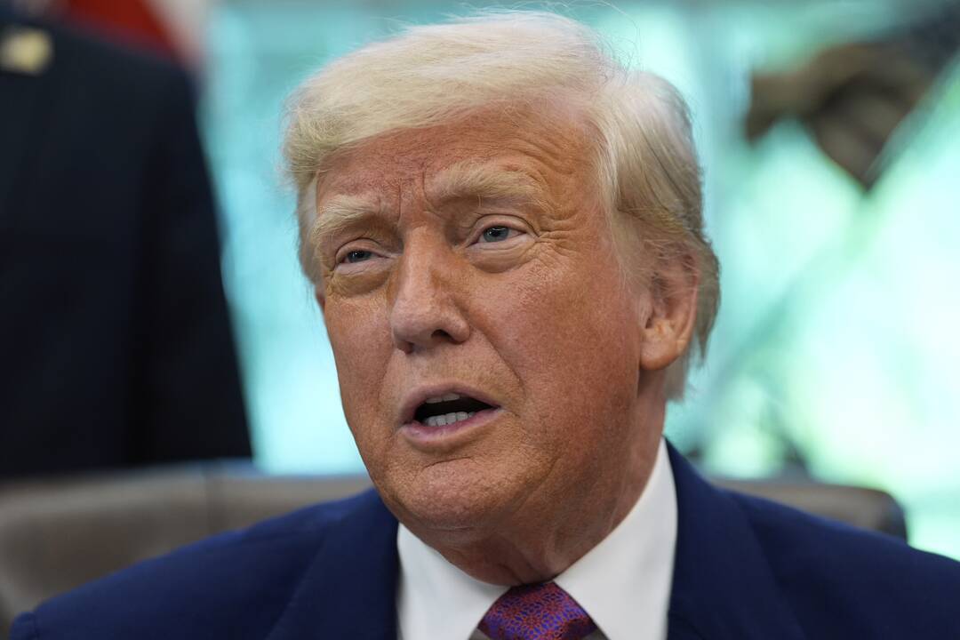 Vašingtone verda aršūs ginčai dėl Trumpo planų priimti itin prabangią dovaną (atnaujinta)