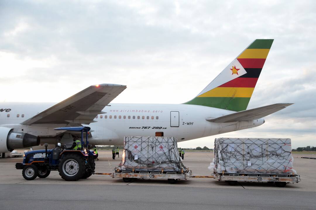 Zimbabvės vyriausioji epidemiologė suimta už lėšų, skirtų kovai su pandemija, eikvojimą