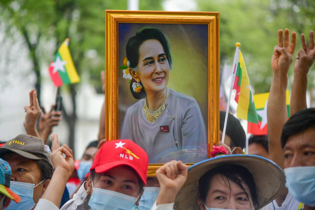 Aung San Suu Kyi advokatas kalba apie lemiamą kovą dėl demokratijos Mianmare