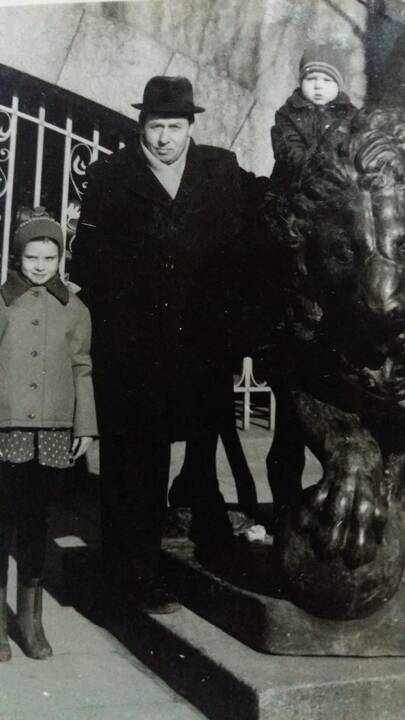 Tradicija – foto prie Karo muziejaus liūtų (daugiau kaip 250 foto)