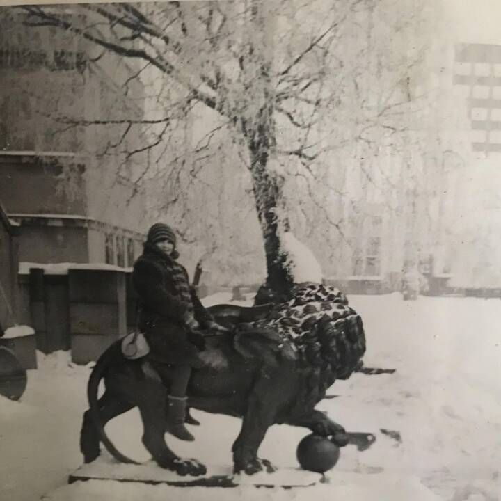 Tradicija – foto prie Karo muziejaus liūtų (daugiau kaip 250 foto)