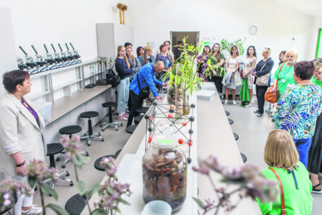 Praktiškai: į konferenciją atvykę pedagogai patys išbandė kai kurias inovatyvias veiklas, vykstančias Kauno rajono VDU Ugnės Karvelis gimnazijos gimnazistams.