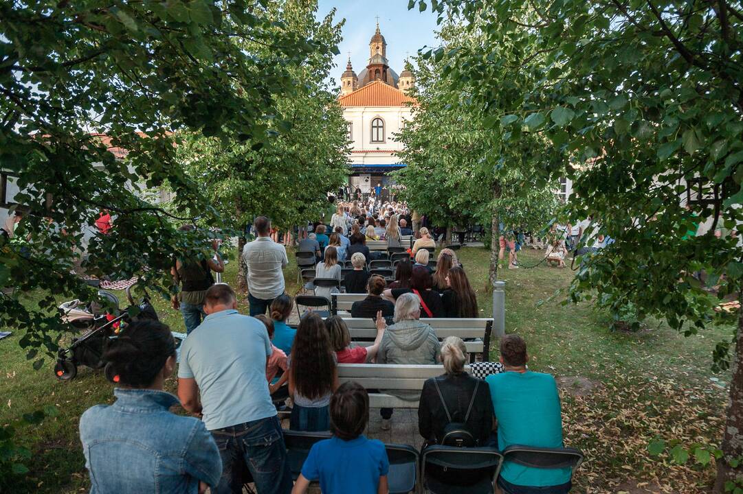 Pažaislio liepų alėjos vakarai | Antikvariniai Kašpirovskio Dantys