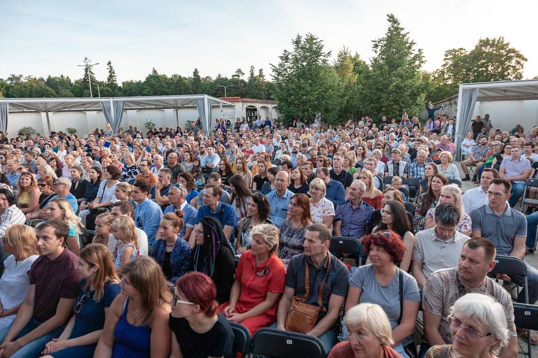 Pažaislio liepų alėjos vakarai | Antikvariniai Kašpirovskio Dantys