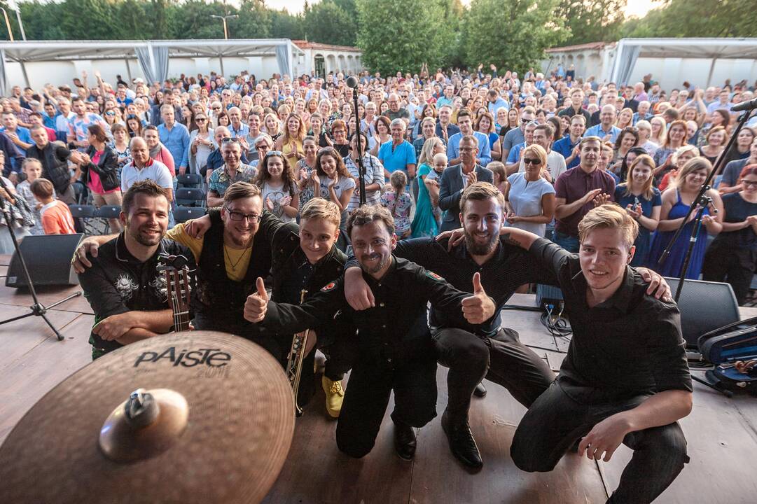 Pažaislio liepų alėjos vakarai | Antikvariniai Kašpirovskio Dantys
