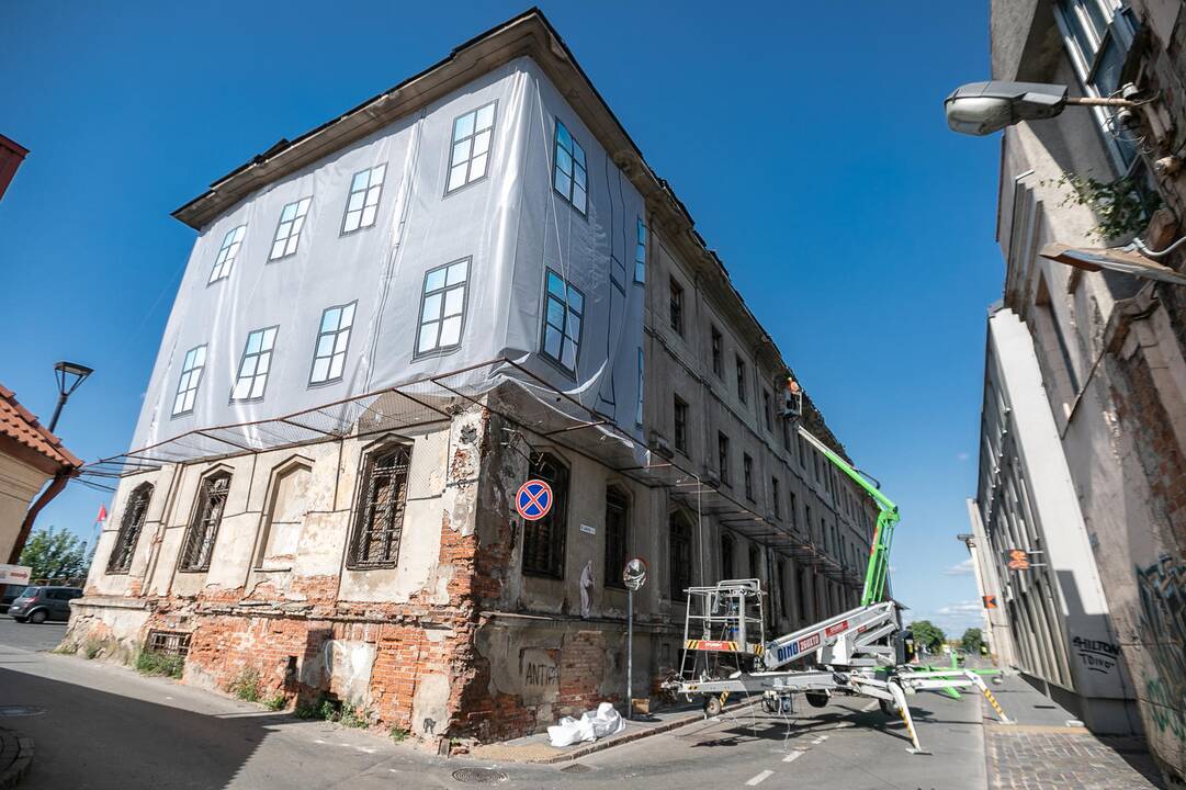 Žydų ligoninė uždengiama tentu
