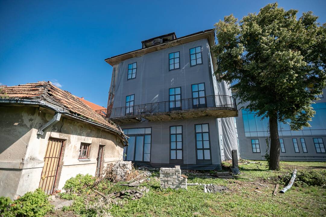 Žydų ligoninė uždengiama tentu