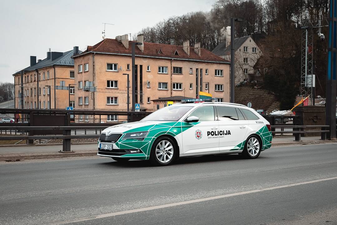 Kaune nusidriekė šventinė automobilių kolona