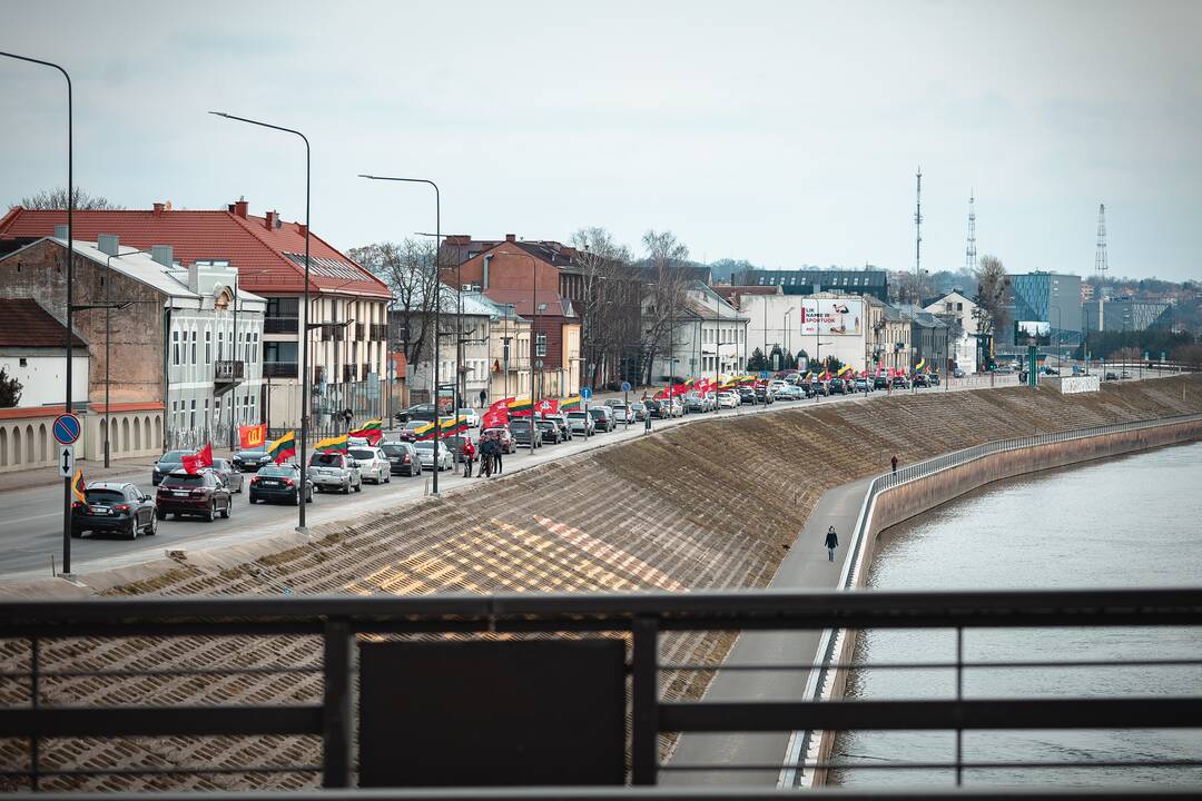 Kaune nusidriekė šventinė automobilių kolona