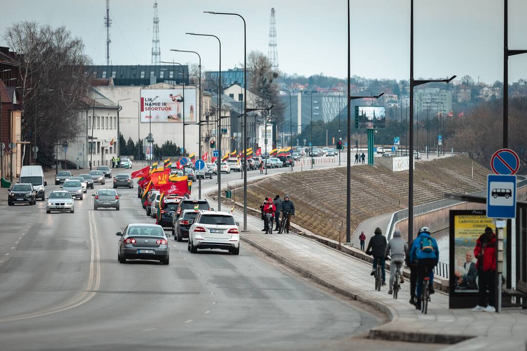 Kaune nusidriekė šventinė automobilių kolona