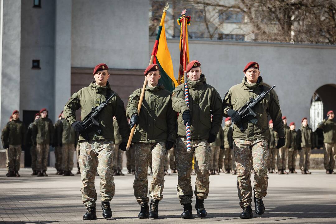 Kariai savanoriai išlydimi į Malį