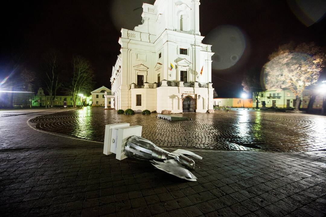 Vėjas išvertė angelą