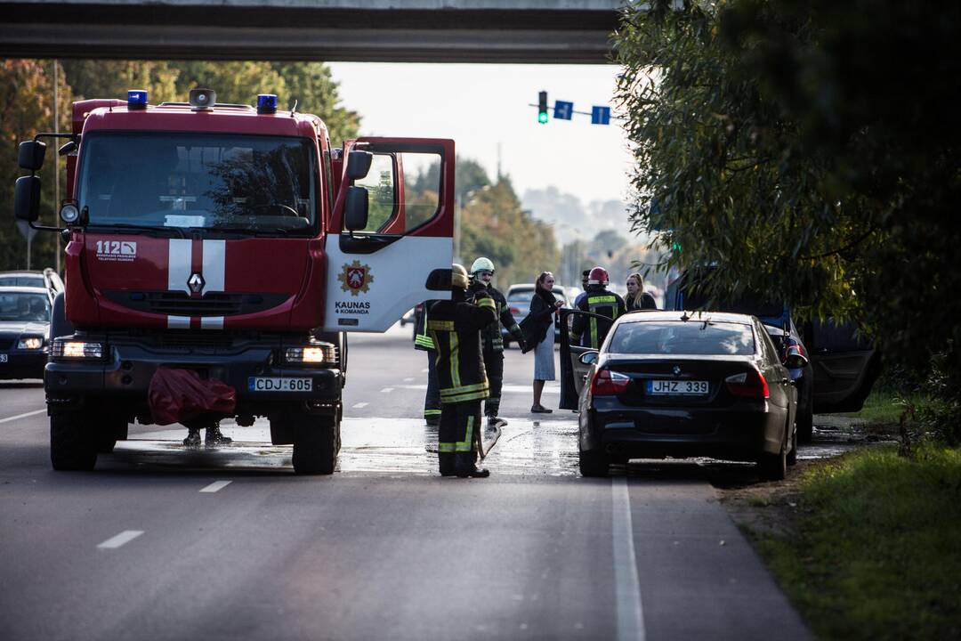 Užsidegė automobilis
