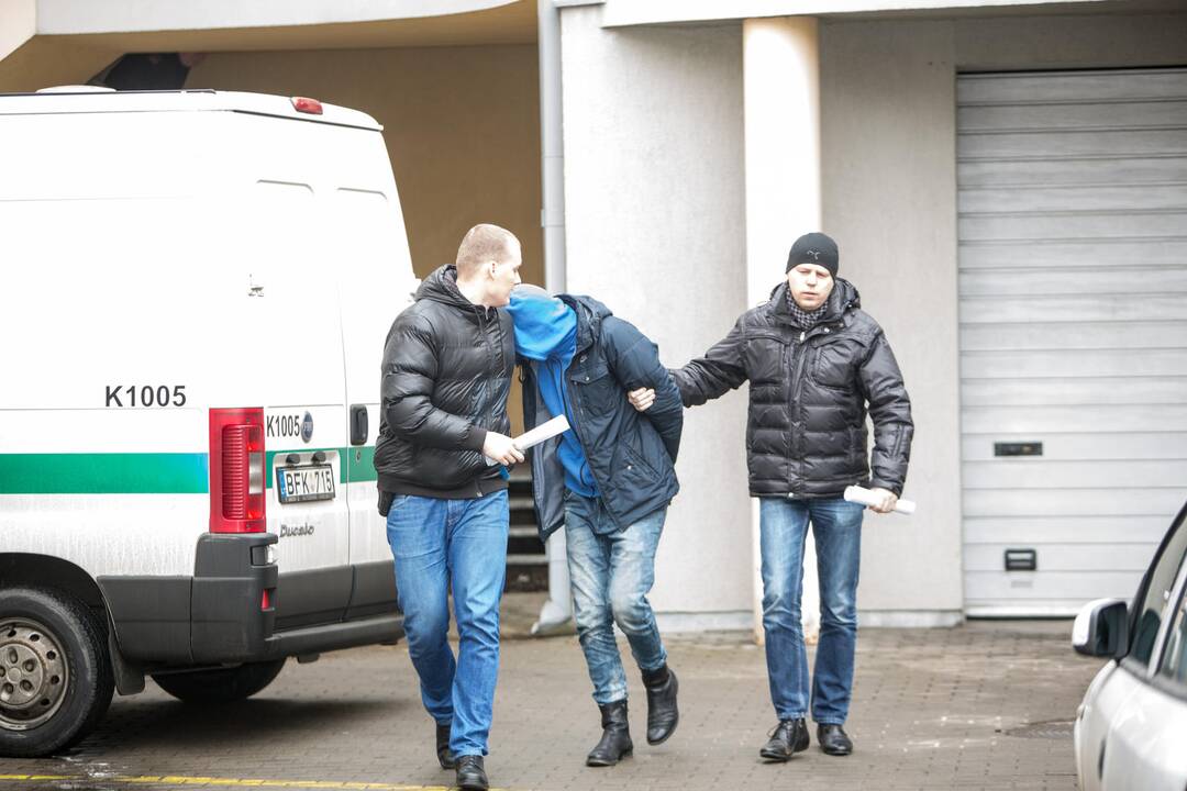 Į teismą atvesti vaiką nužudę įtariamieji