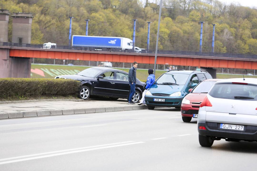 Avarija prie upės