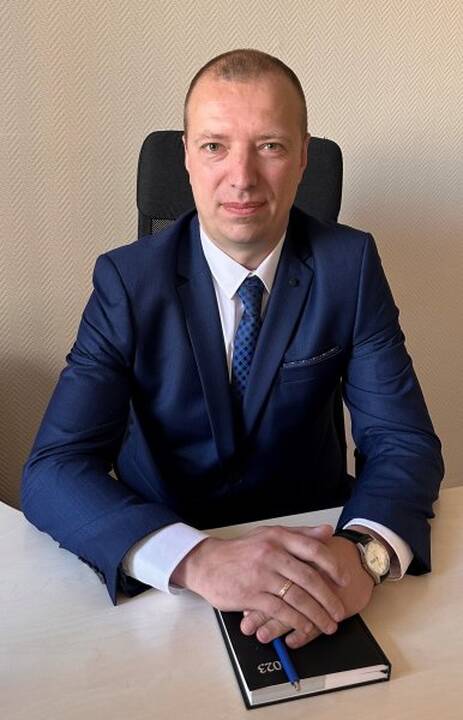 Pastebėjo: Skulptūrų parke akį jau rėžia vandalų sumaitotas suoliukas.