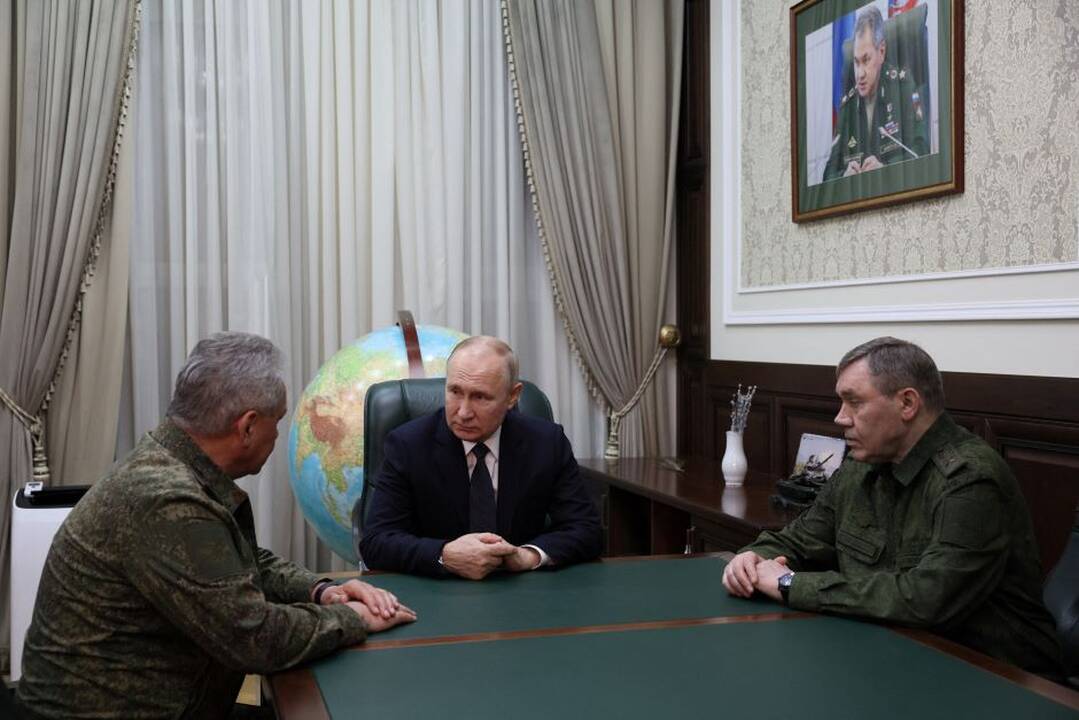 V. Putinas apsilankė kariniame štabe, prižiūrinčiame operacijas Ukrainoje