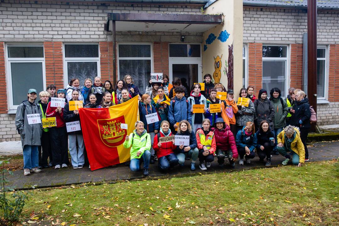 Mokytojų protesto eisena pėsčiomis iš Klaipėdos į Vilnių