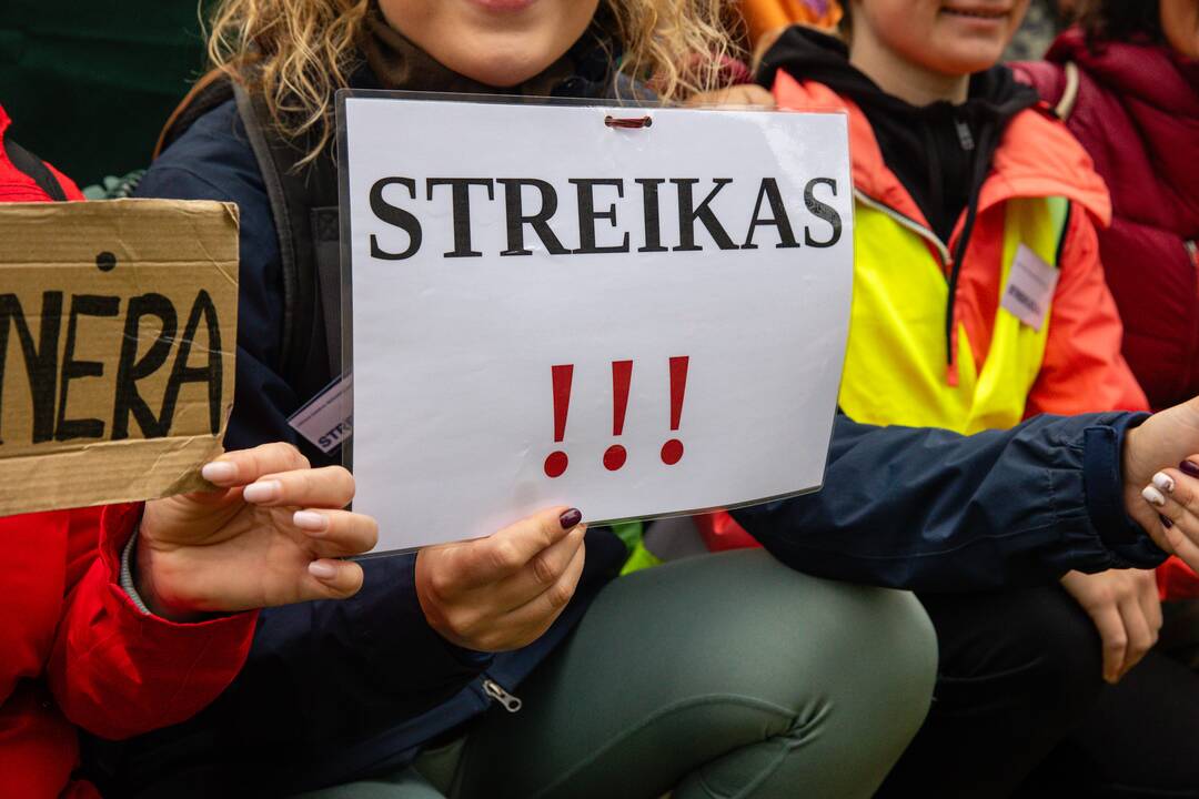 Mokytojų protesto eisena pėsčiomis iš Klaipėdos į Vilnių