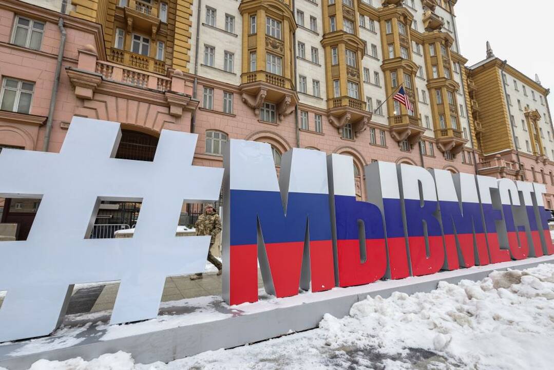 Prie JAV ambasados Maskvoje pastatyti Rusijos kariuomenę remiantys simboliai