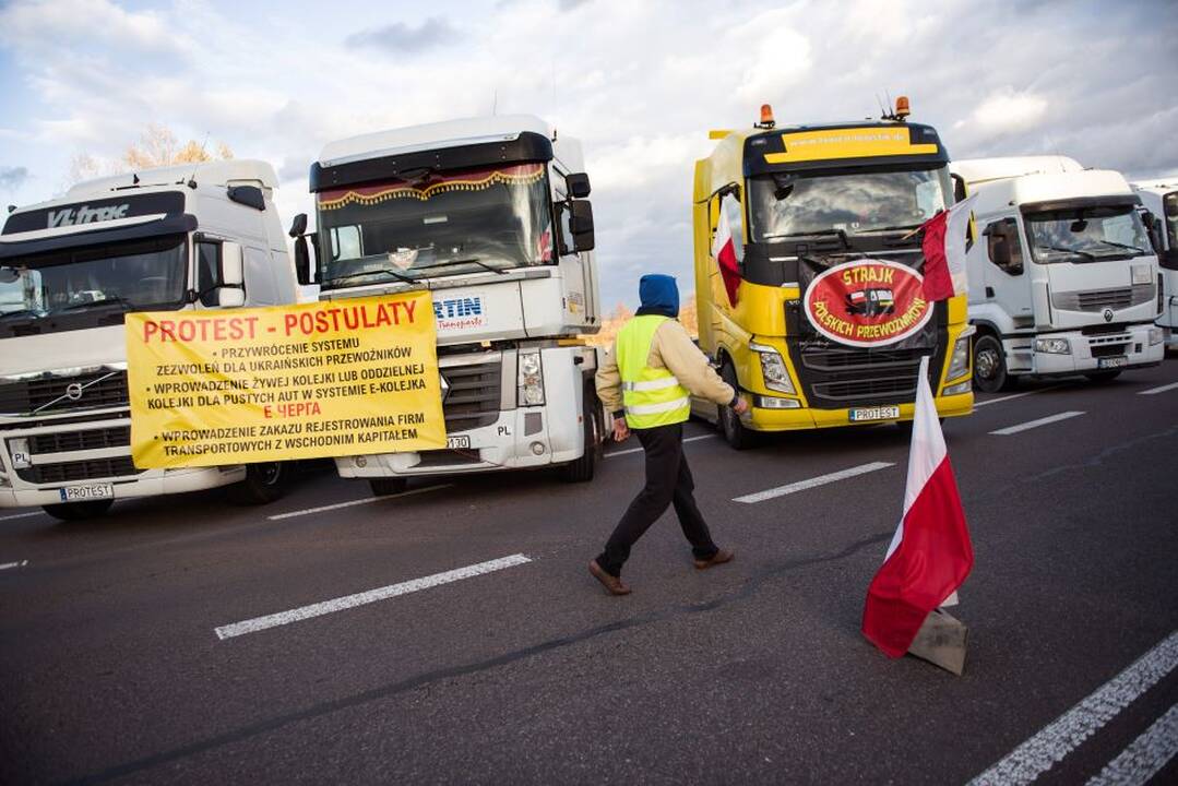 Kyjivas sako laukiantis protestuojančių lenkų transporto įmonių reikalavimų