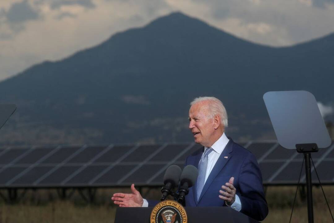 J. Bidenas surengs derybas su JAV įstatymų leidėjais dėl pagalbos Ukrainai