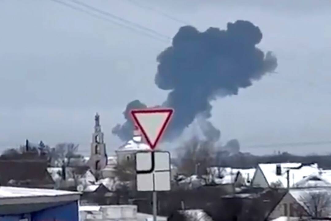 Ukraina sako pradėjusi baudžiamąjį tyrimą dėl Rusijos karinio lėktuvo katastrofos