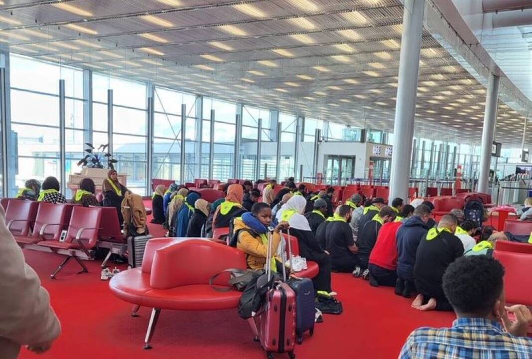 Musulmonų malda Paryžiaus oro uoste įžiebė ginčus Prancūzijoje