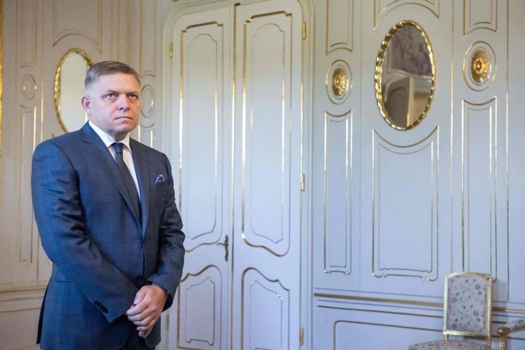 R. Fico.
