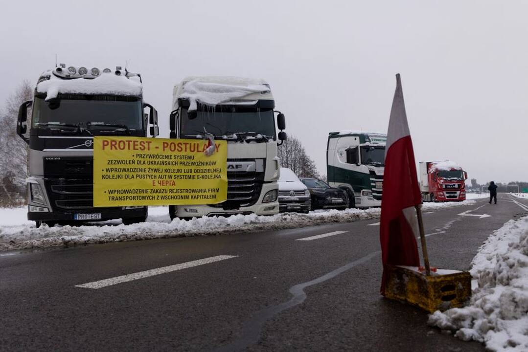 Kyjivas: nepaisant protestų atvertas svarbus Ukrainos ir Lenkijos sienos kirtimo punktas